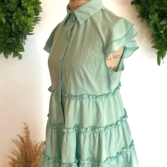 Vintage Sundress. Button down. Flutter sleeve. Ruffled tiers. Super light. - Picture 2 of 16
